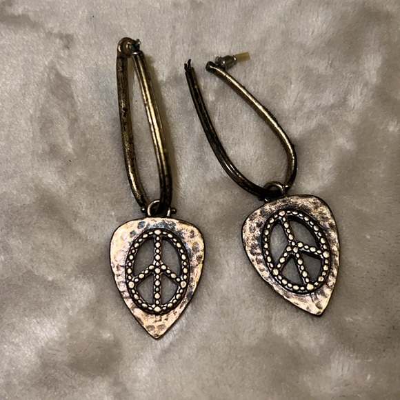 🍀🍀🍀 Vintage Women LUCKY BRAND  Watch & Earring Set🍀🍀😅 - Picture 7 of 8